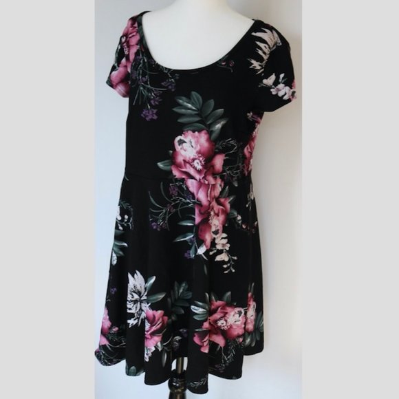 Fun Floral Dress - Picture 5 of 7